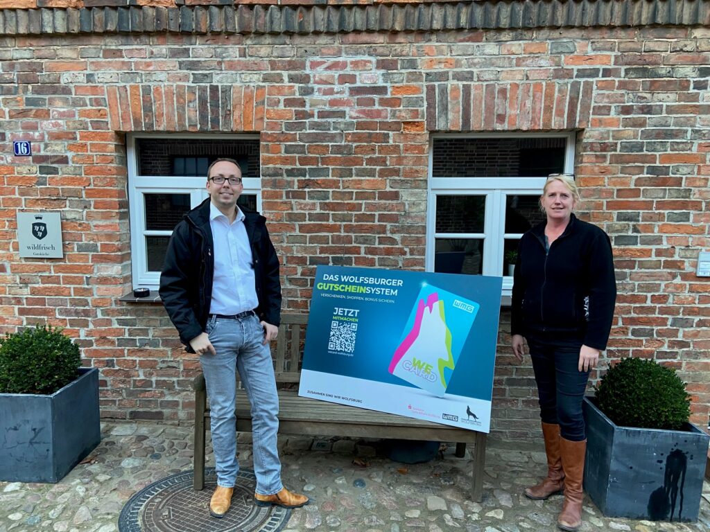 Der DEHOGA Kreisverband Region Wolfsburg-Helmstedt unterstützt die WeCard. Vorsitzende Melanie Perricone und 1. stellvertretender Vorsitzender Florian Hary.