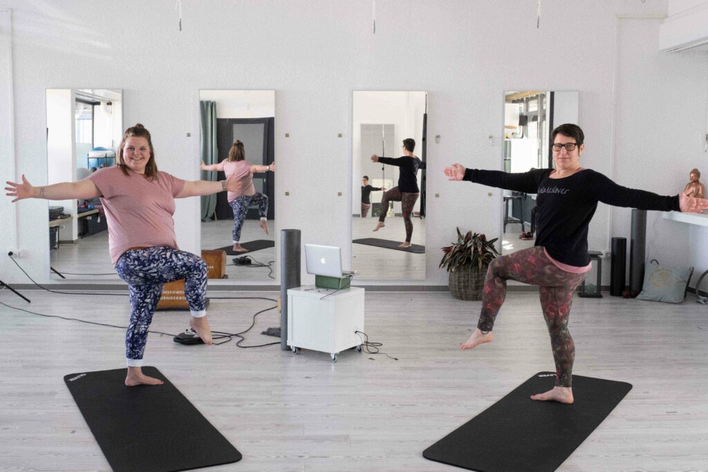 Fließende Bewegung mit Pilates und Yoga