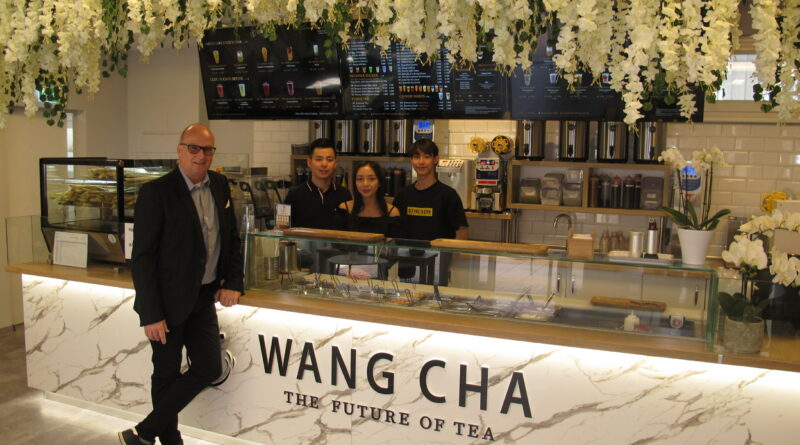 Frank Hitzschke, Bereichsleiter Citymanagement bei der WMG, zu Besuch bei Wang Cha