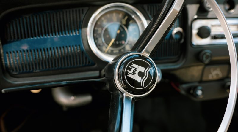 Lenkrad eines Volkswagen Käfers symbolisiert den Markenkernwert Tradition der Stadtmarke Wolfsburg